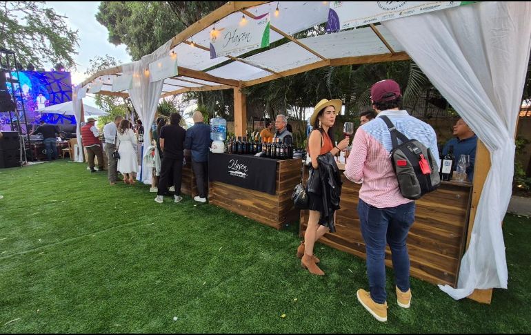 El evento es una celebración a la cultura del vino, donde expertos y aficionados se reúnen para compartir experiencias y aprender de los mejores productores de México y el mundo. Habrá talleres, catas, maridajes y actividades para todos los gustos. CORTESÍA