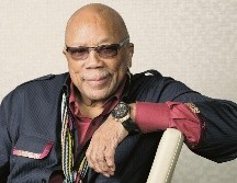 El productor musical dejó una larga y prestigiada carrera en el mundo del entretenimiento, misma que fue honrada en los Governors Awards. AP