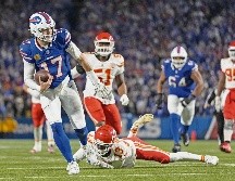 Allen anotó en una carrera de 26 yardas para darle el triunfo a Buffalo. AP