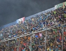 La FFH exhorta a los seguidores a evitar comportamientos que puedan poner en riesgo tanto la integridad de los asistentes como los logros deportivos del equipo. IMAGO7