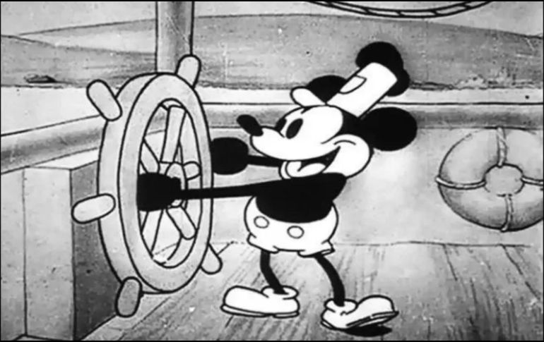 La idea de Mickey Mouse surgió después de que Walt Disney enfrentara un importante desafío. En 1927, Disney perdió los derechos de Oswald the Lucky Rabbit, un personaje que había creado junto con su equipo para Universal Studios. ESPECIAL/CORTESÍA DISNEY