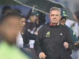 Javier Aguirre es víctima de agresión durante el partido de México vs Honduras. IMAGO 7/ ARCHIVO