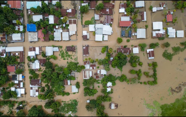 Las autoridades hondureñas registraron mil 794 comunidades incomunicadas. AP