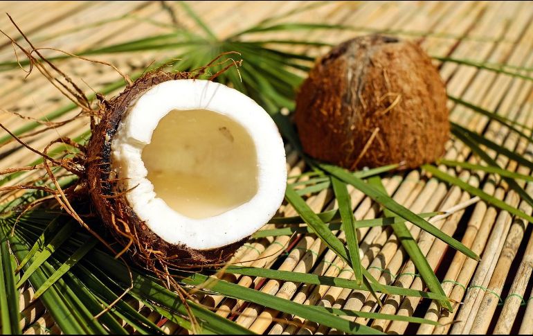 El agua de coco puede combinarse con otras frutas ricas en vitamina C y antioxidantes. Pixabay.