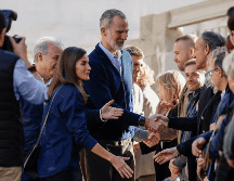 Las tareas de limpieza en la zona, continúan tres semanas después. EFE / V. LÓPEZ