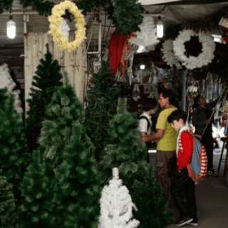 La Navidad se acerca, estos son los tianguis navideños donde puedes comprar tus decoraciones