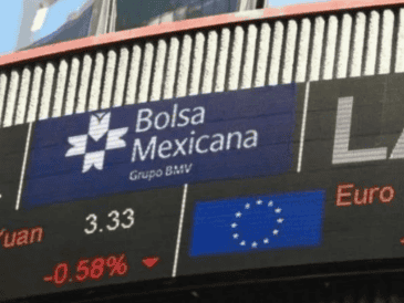 En la jornada, el peso mexicano no registró variación porcentual frente al dólar, al cotizar en 18.28 unidades por billete verde, mismas que en la jornada anterior, según datos del Banco de México. EFE / ARCHIVO