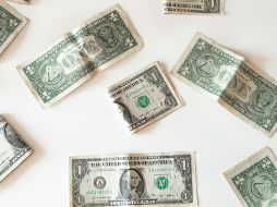 En la última semana, el dólar ha experimentado una caída del 2.37%. Unplash