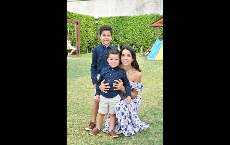 León y Mauricio Chávez y Gina Madrigal. GENTE BIEN JALISCO/ M. Rached