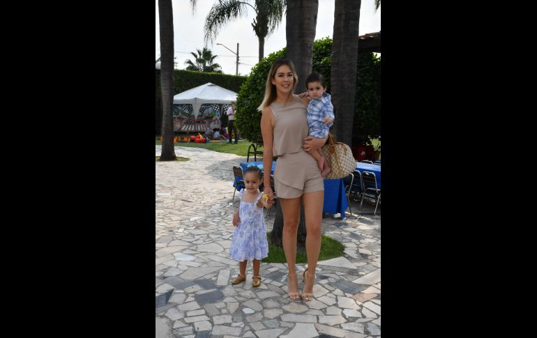 Fernanda Contreras, Diego Villagómez y María Isabella Villagómez. GENTE BIEN JALISCO/ M. Rached