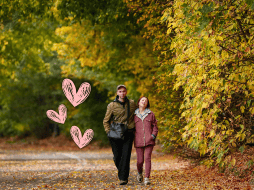 Este acto, en apariencia sencillo, facilita la cooperación y reduce la tensión, promoviendo la comunicación desde un enfoque más relajado y creativo. EFE / ARCHIVO