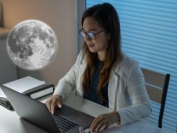 Adaptarse a un mundo diseñado para los horarios diurnos puede ser un desafío, pero con organización y conciencia de los propios límites, vivir de noche puede convertirse en una experiencia enriquecedora. CANVA