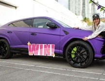 “Voy a regalar mi carro a alguien que de verdad lo quiera tener y disfrute de nuevos momentos inolvidables con las personas que más ame!” compartió la cantante. ESPECIAL/Instagram/@shakira y Canva