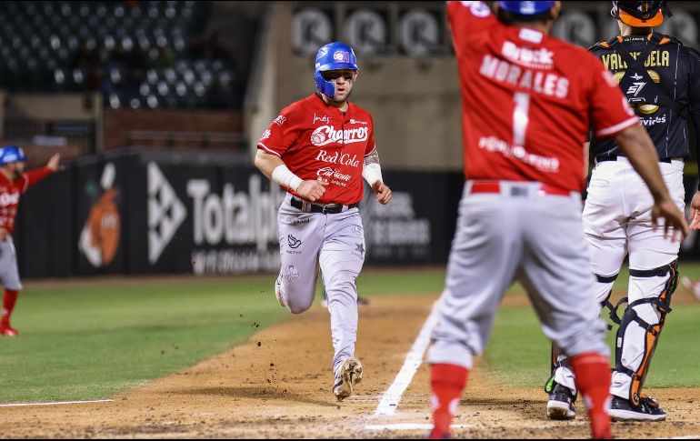 Alfredo Hurtado corre hacia home impulsado por un sencillo de Tirso Ornelas en la cuarta entrada. CORTESÍA/Charros de Jalisco