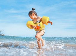 Filósofos, científicos y pensadores de todo el mundo han reflexionado sobre la relación entre la felicidad y la salud. UNSPLASH / L. RIVAS