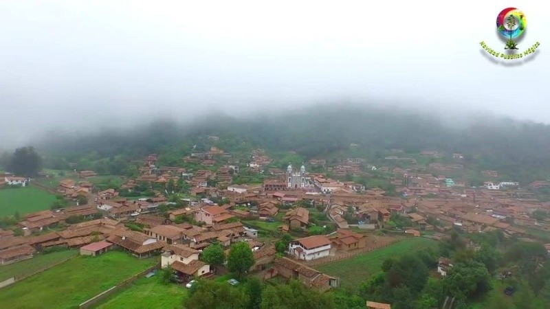 Se sitúa a aproximadamente 40 minutos (19,1 km) de Mascota y a unas 3 horas (123 km) de Puerto Vallarta. FACEBOOK @Navidad Pueblito Mágico