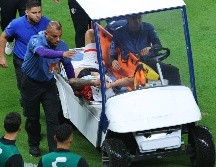 Al finalizar la jugada el “Gary” se quedó en el césped por algunos minutos y posteriormente ingresaron las asistencias. IMAGO7.