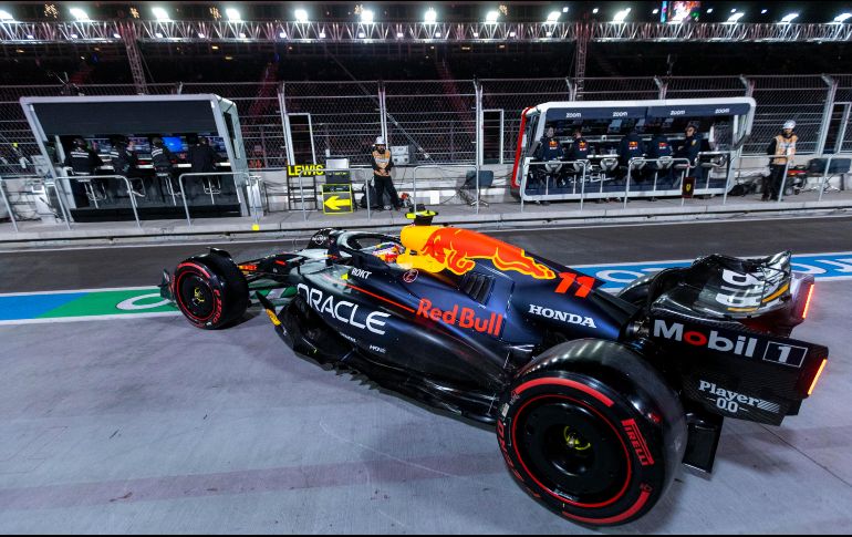 A pesar de sus esfuerzos, Checo Pérez no pudo escalar posiciones. EFE/S. Thew