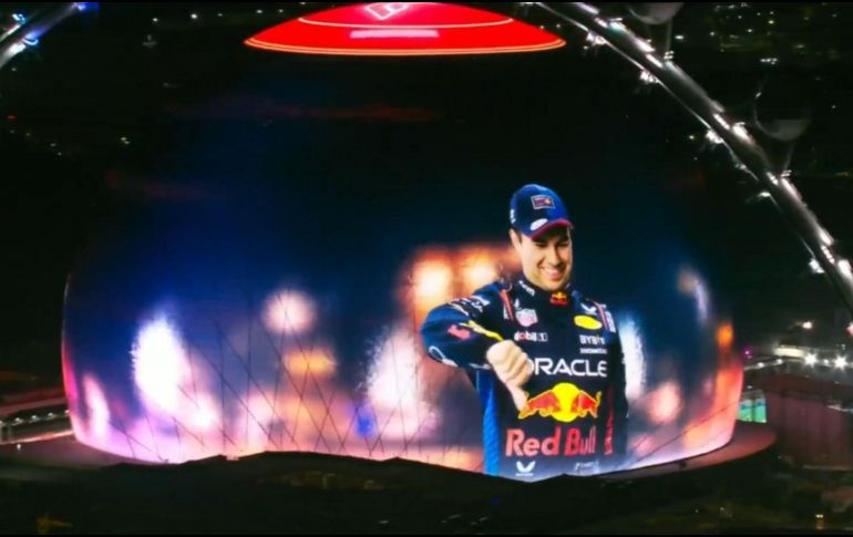 En The Sphere proyectaron una imagen del mexicano que causó polémica durante el GP de Las Vegas. ESPECIAL.