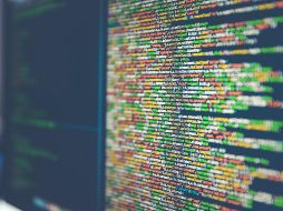 La IA concluyó que, si bien un día desconectados del internet provocaría caos, esto nos permitiría reflexionar sobre la dependencia que tenemos de la red. Foto de Markus Spiske en Unsplash