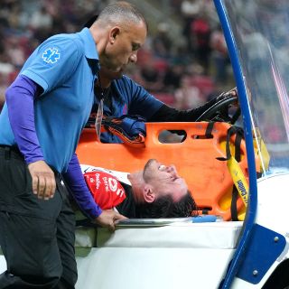 Revelan parte médico de Édgar Zaldívar tras dura lesión en el Clásico Tapatío