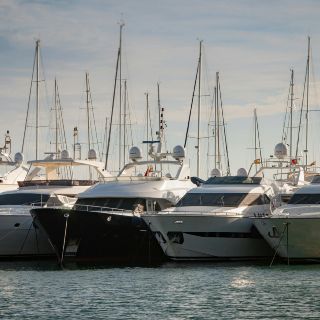Desaparecen al menos 16 personas tras hundirse yate turístico en el Mar Rojo