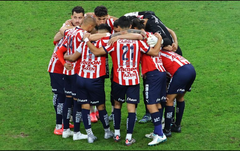 Reunión de Chivas previa al partido correspondiente al Play In contra los Rojinegros del Atlas. IMAGO7
