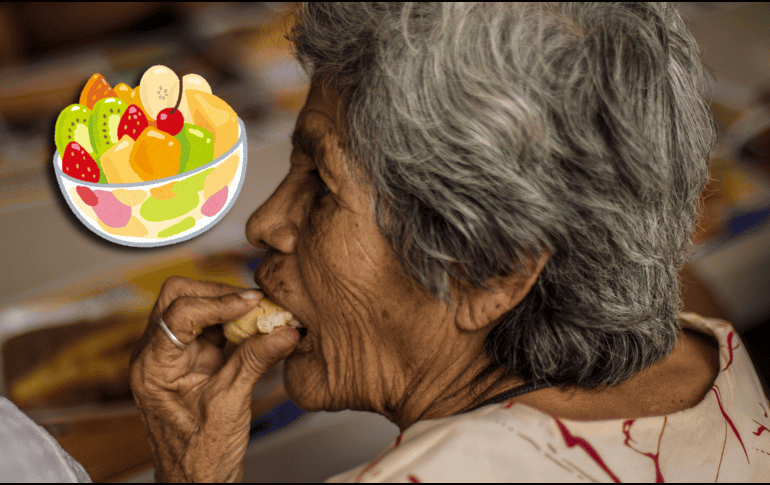 Los hábitos alimentarios saludables son elecciones de alimentación cotidiana que contribuyen a la salud, por ejemplo, comer frutas como uva o manzana con cáscara para aprovechar la fibra. EL INFORMADOR / ARCHIVO