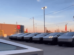 Este retiro es solo uno de los problemas más recientes para la marca, que previamente debió llevar a cabo un ajuste masivo en su flota debido a fallos en el software. X/@cybertruck