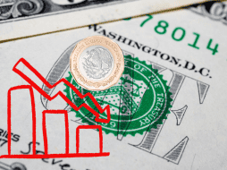 En los mercados internacionales, el peso mexicano se cotizó en 20.34 pesos por dólar, mostrando una depreciación de 1.43% (29 centavos) respecto al viernes previo, según datos de Bloomberg. Unsplash / Canva