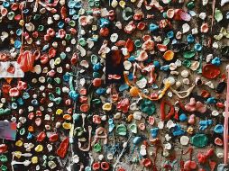 Aunque masticar chicle tiene beneficios, su consumo excesivo puede ocasionar problemas que afectan tanto la salud bucal como otras funciones del cuerpo. UNSPLASH / T. Rooney