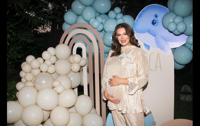 En el Baby Shower, Karla Carrillo lució increíble con un look de Mum Preggo y el maquillaje de Pepe Gutiérrez Studio. GENTE BIEN JALISCO / E. Escamilla.