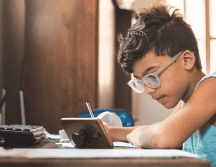 Cuatro de cada cinco personas mayores de 10 años utilizan un teléfono móvil. EFE / ARCHIVO