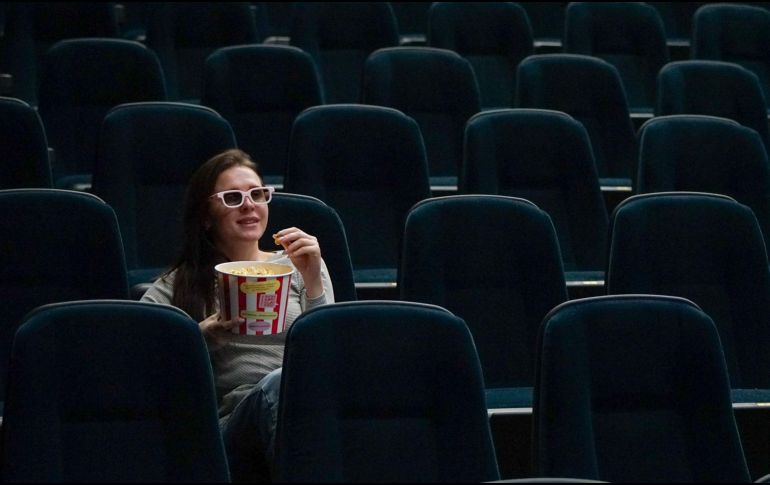 Para ir solo, en pareja, con amigos o familia, estos cines de la ZMG más recomendados por la IA. Imagen de Oleksandr Pidvalnyi en Pixabay