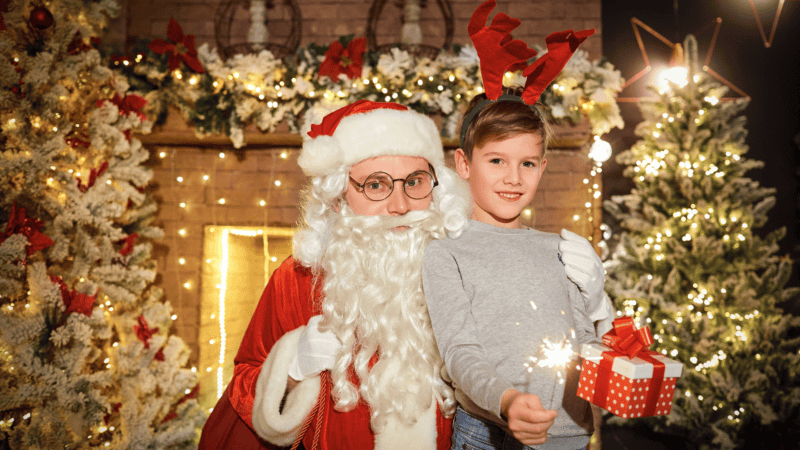 Las y los niños cada vez se emocionan más, ya que la llegada de Santa Claus se aproxima. ESPECIAL/studioroman