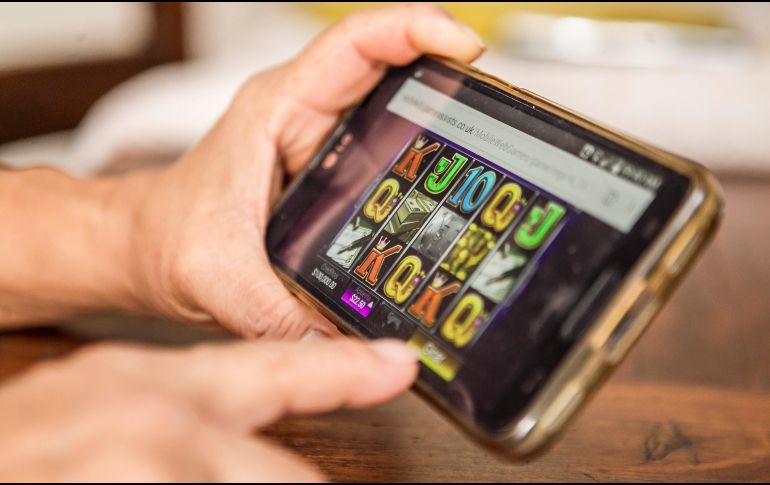 La combinación de accesibilidad tecnológica, publicidad dirigida y la vulnerabilidad del cerebro adolescente hace urgente la necesidad de medidas preventivas. EL INFORMADOR / ARCHIVO