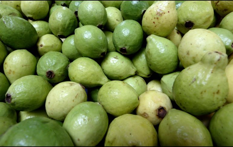 La guayaba se posiciona como una de las frutas más completas y beneficiosas para incluir en la dieta diaria. EL INFORMADOR / ARCHIVO