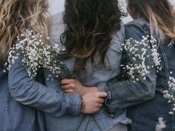 Así, la gratitud no solo es un gesto de cortesía, sino una herramienta poderosa para mejorar la calidad de vida. Esta práctica ayuda a las mujeres a ser más felices. ESPECIAL/ Foto de Becca Tapert en Unsplash