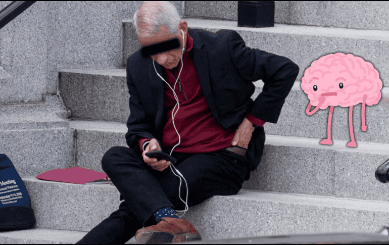 Estudios recientes muestran que pasar muchas horas sentado está relacionado con el adelgazamiento del lóbulo temporal medial (MTL), una región clave para la memoria. EFE / ARCHIVO