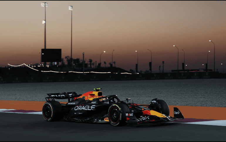 Sergio Pérez, durante la Sprint Qualy del GP de Qatar. EFE / A. Haider