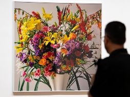 Durante el proceso de creación, el artista invitó a amigos muy cercanos a comprar flores y realizar el arreglo. EFE/ M. Sierra