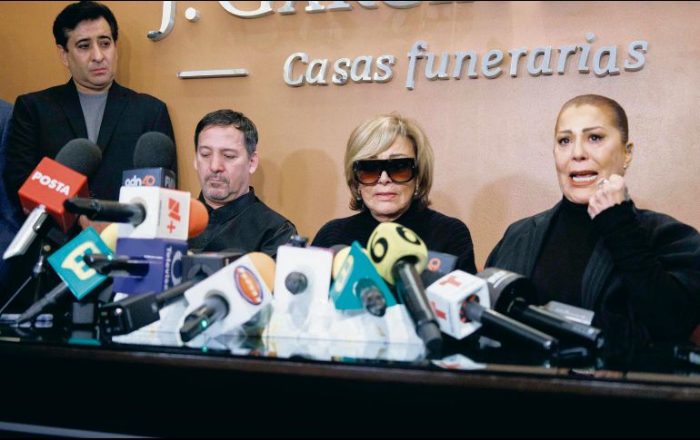 Luis Enrique, Sylvia Pasquel, y Alejandra Guzmán ofrecieron una rueda de prensa donde dieron detalles de la muerte de su mamá, Silvia Pinal. EL UNIVERSAL
