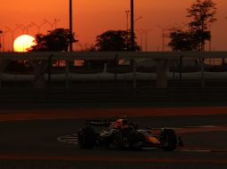 Checo Pérez, quien ha enfrentado una temporada irregular, reconoció que los ajustes realizados hasta ahora no han rendido frutos. EFE / A. Haider