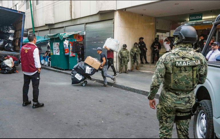 La Marina, Guardia Nacional, Profeco, IMPI y SAT, participaron en el operativo. EL UNIVERSAL