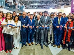 El corte de listón en la inauguración de la FIL 2024 marcó el inicio de la edición 38, con España como país invitado de honor. Autoridades, organizadores y representantes culturales destacaron la importancia de este evento como un espacio de encuentro literario y cultural de alcance internacional. EL INFORMADOR/ A. Navarro