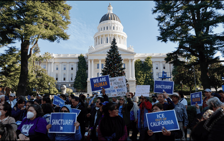 Más de una docena de estados conservadores iniciaron una batalla legal para que la Casa Blanca retome la norma. EFE/EPA/John G. Mabanglo