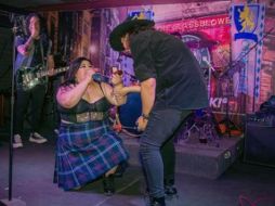 A lo largo de su trayectoria, Arias ha colaborado con importantes marcas en campañas publicitarias y trabajado como modelo de tallas grandes. Su experiencia profesional incluye roles como publicista, maquilladora, estilista editorial y escritora para revistas como Cosmopolitan Latinoamérica.  INSTAGRAM/@lafatshionista