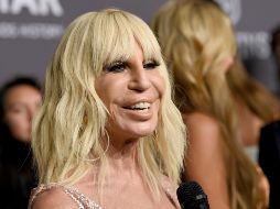 Donatella es conocida por su inclinación hacia las cirugías y procedimientos estéticos, quien alguna vez fue inspiración para su hermano Gianni Versace. AP/ ARCHIVO