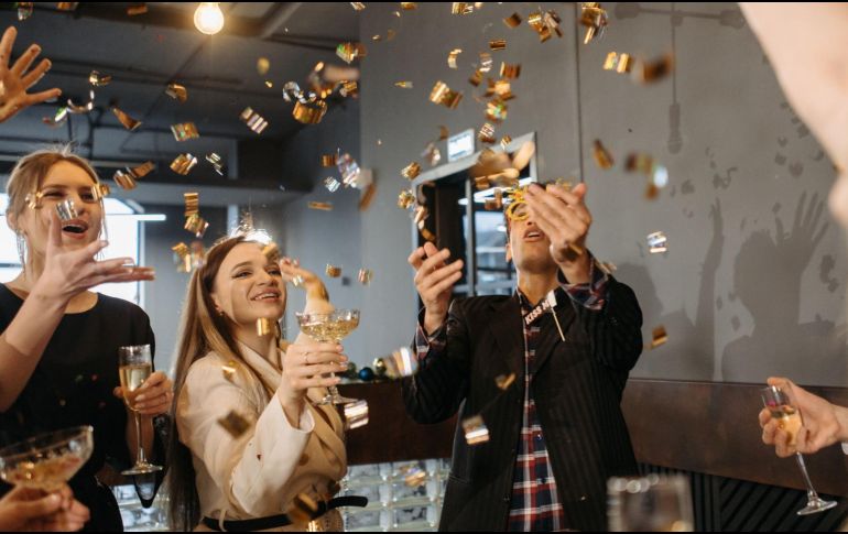 Cada uno de estos rituales refleja el deseo de comenzar el año con el pie derecho, atrayendo amor, prosperidad y salud.  CANVA