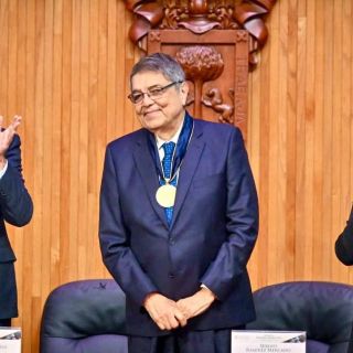 Reconocen UdeG a Sergio Ramírez Mercado con Honoris Causa